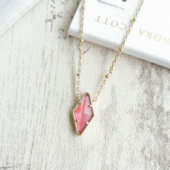 Kendra Scott Kinsley Raspberry Illusion Short Pendant Necklace in Gold - Picture 2 of 4